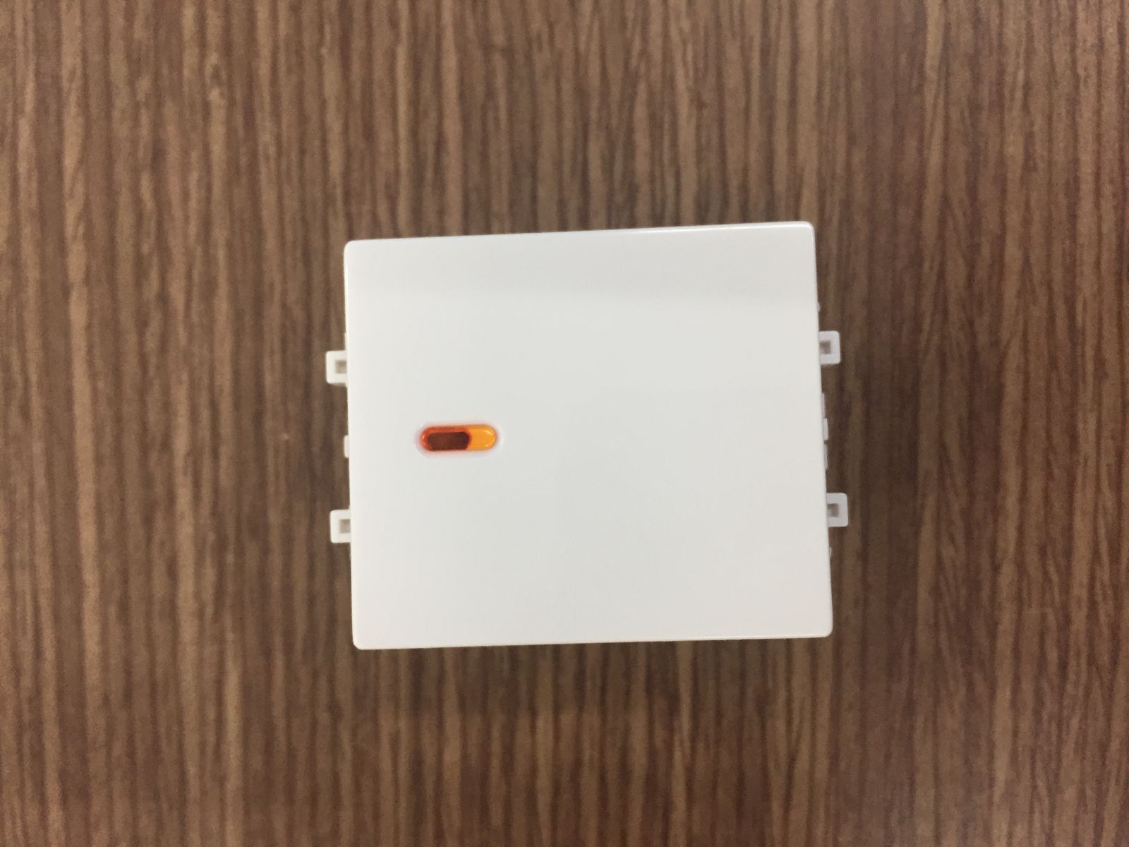 Công tắc Zencelo 1 chiều 16AX sixe M